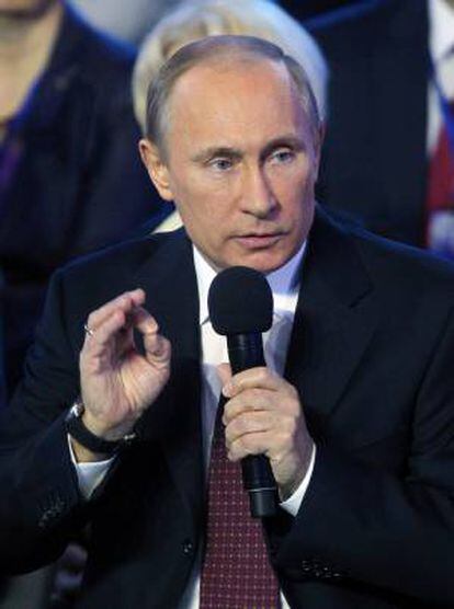 El presidente ruso, Vladímir Putin, participa en la conferencia de su plataforma electoral, el Frente Popular de Toda Rusia, en Rostov-on-Don, Rusia, hoy, viernes 29 de marzo de 2013. Putin propuso durante la conferencia el reorganizar el Frente hacia un movimiento durante su congreso en el mes de junio. EFE/Mikhail Klimentyev/Ria Novosti