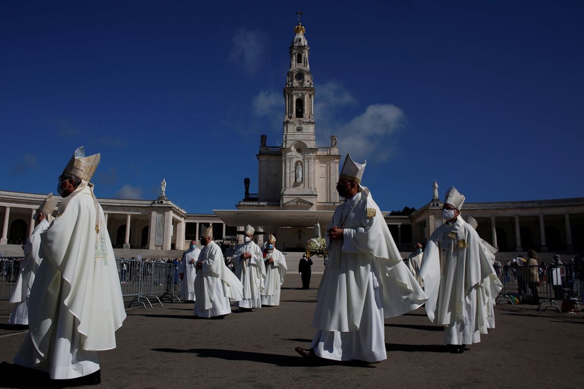 A Igreja portuguesa abre os seus processos à Comissão que investiga abusos sexuais |  Sociedade