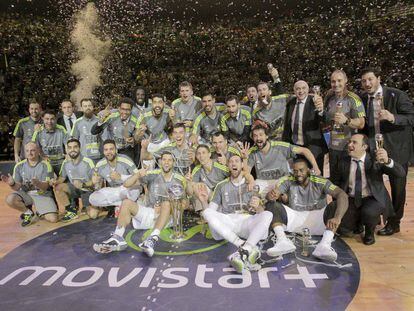 Laso y los jugadores del Real Madrid celebran en la pasada Copa del Rey.