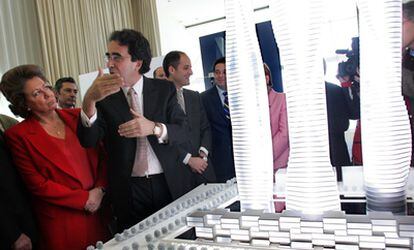 Presentación de las maquetas de los rascacielos de Calatrava en Valencia con Rita Barberá y Francisco Camps