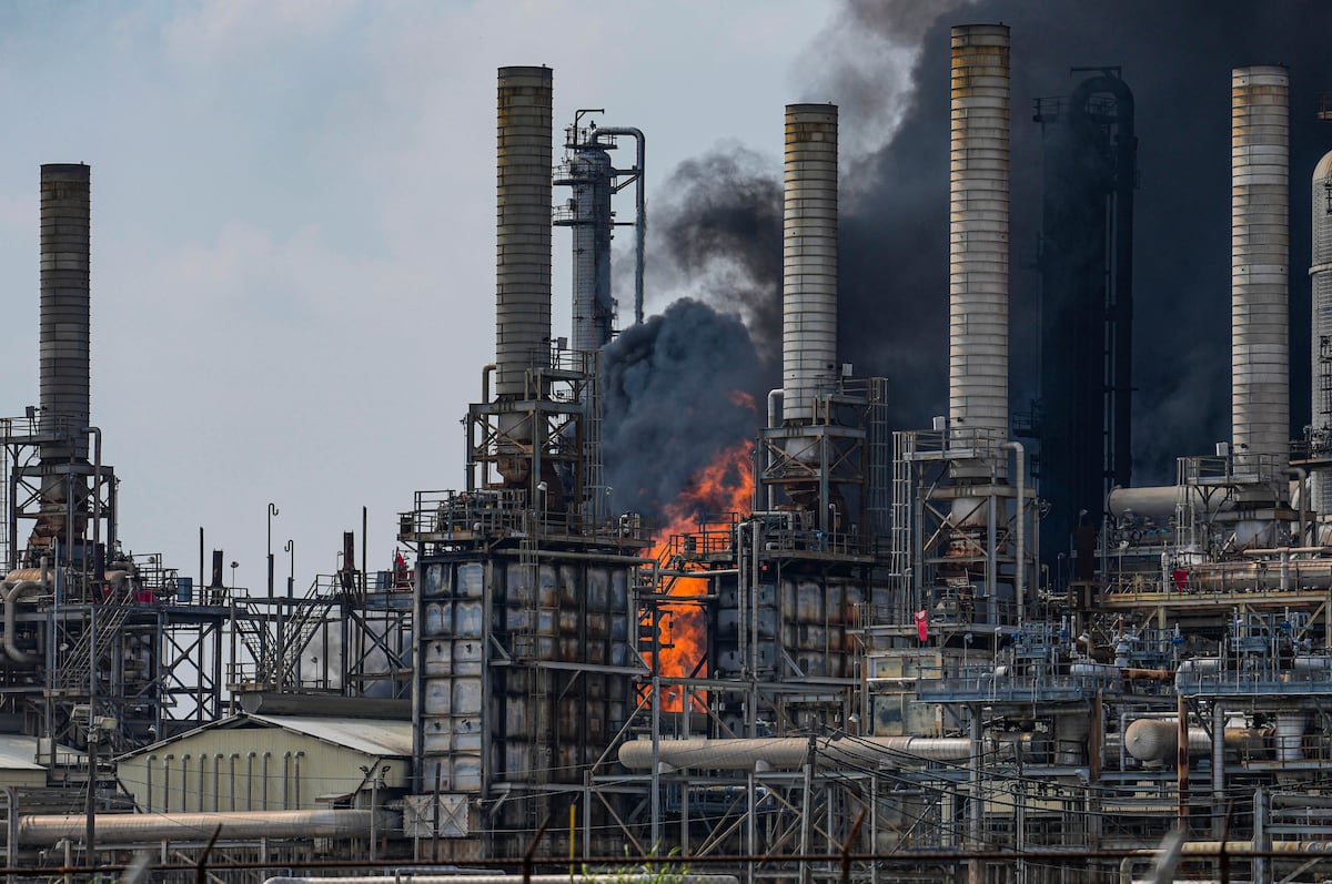 Pemex: Incendio consume parte de refinería Deer Park en Texas