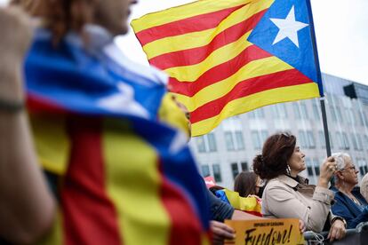 Un raduno a sostegno di Carlos Puigdemont si è tenuto questo giovedì vicino alla sede del Parlamento europeo a Bruxelles.
