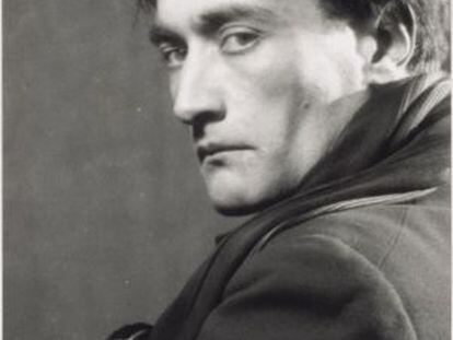 Antonin Artaud, fotografiado por Man Ray en 1926.