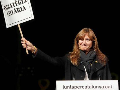 La cabeza de lista de JxCat al Congreso por Barcelona, Laura Borras, en un acto electoral ante la cárcel de Lledoners.