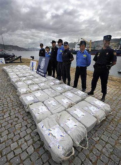 La policía ha desmantelado en una operación una red de tráfico de droga entre Sudamérica y España