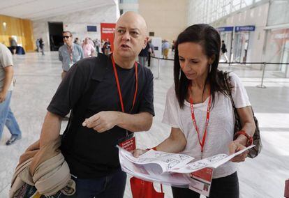 Odón Elorza y Beatriz Corredor tras acreditarse en el Congreso del PSOE.