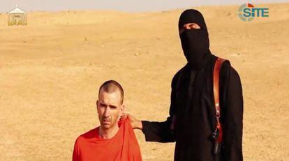 El británico Cawthorne, al final del vídeo de la decapitación del periodista Sotloff