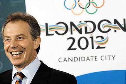 Tony Blair, eufórico al concocer que Londres organizará los JJ.OO. de 2012.