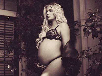 Khloé Kardashian embarazada en una foto de Instagram. 