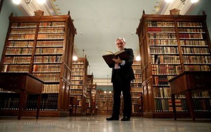 El secretario de la Real Academia Española, Darío Villanueva, durante una entrevista.