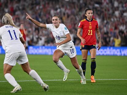 Georgia Stanway celebra el segundo tanto de Inglaterra ante España.