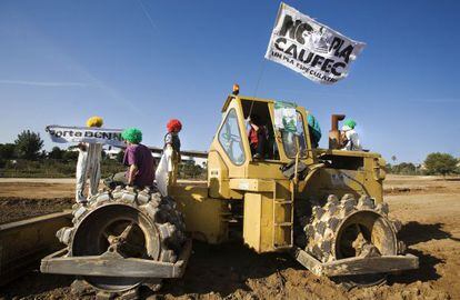 Acción ecologista contra el Plan Caufec, en noviembre de 2007.