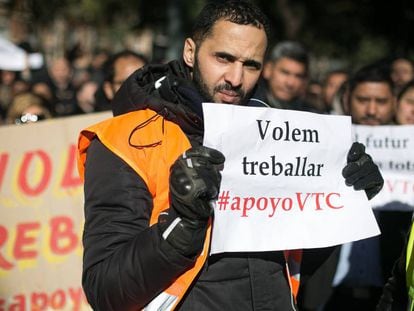 Trabajadores del sector de las VTC, durante sus protestas en Barcelona a finales de enero.