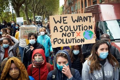 Manifestación de estudiantes franceses en septiembre de 2020 contra la crisis climática, en Toulouse (Francia).