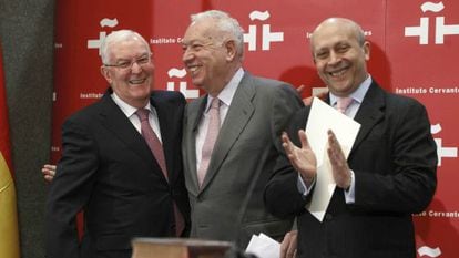 De izq. a dcha., Víctor García de la Concha, José Manuel García- Margallo y José Ignacio Wert.