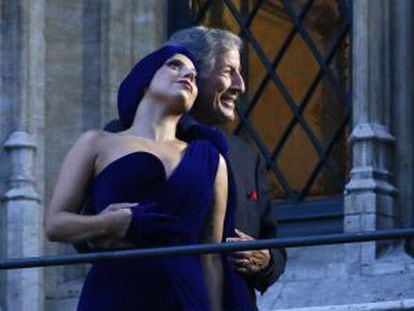 Lady Gaga y Tony Bennett, en el balcón del Ayuntamiento de Bruselas.