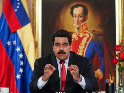 Nicolás Maduro anuncia cambios en su gabinete desde el palacio presidencial.