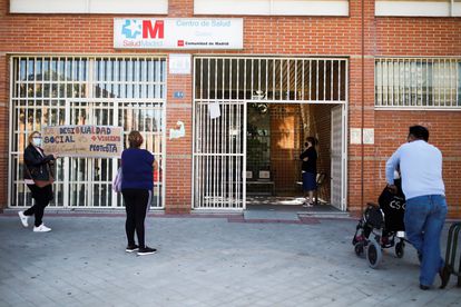 Entrada del centro de salud de Cuzco, en Fuenlabrada, en una imagen de septiembre de 2020.