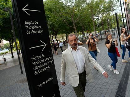 El expresidente del Barça Sandro Rosell, llega a la Ciutat de la Justicia donde este lunes se sienta en el banquillo acusado de defraudar 230.591 euros a Hacienda en 2012.