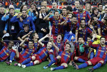 Los jugadores del Barça celebran su cuarta Liga de Campeones em Londres.
