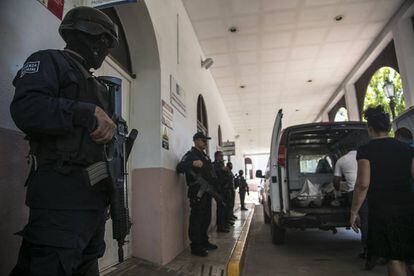 Polic&iacute;as en un operativo en Culiac&aacute;n, Sinaloa.