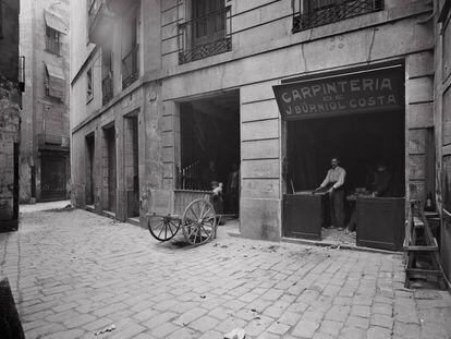 Carpintería en la calle de la Fenosa.