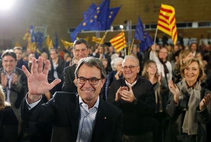 El presidente en funciones, Artur Mas, durante el acto de Democràcia i Llibertat previo al inicio de la campaña electoral para las elecciones generales celebrado esta noche en Barcelona.