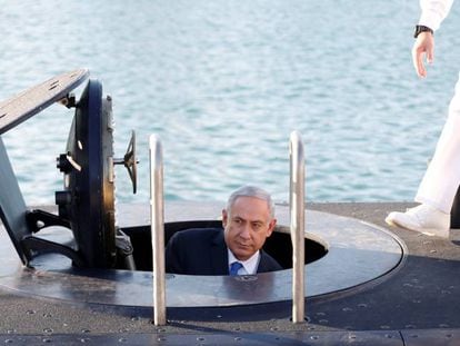 Benjam&iacute;n Netanyahu, en una visita a un submarino en el puerto de Haifa.