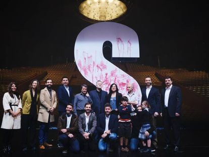 Parte del equipo de 'Samson et Dalila', este lunes en el escenario del Teatro de la Maestranza de Sevilla.