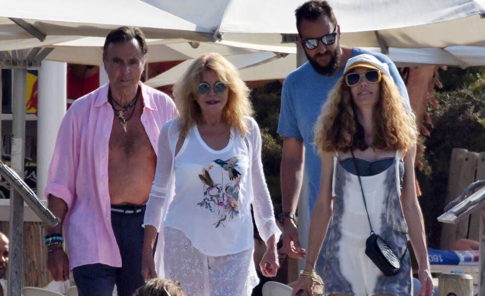 Manuel Segura, Carmen Cervera, Blanca Cuesta y Borja Thyssen, durante unas vacaciones de verano en Formentera. 