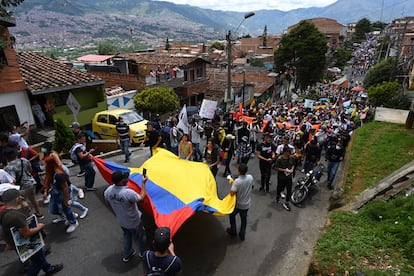 La gente participa en una nueva manifestación contra el gobierno del presidente colombiano Iván Duque, en Medellín, Colombia, el 12 de mayo de 2021. (Foto de Joaquín SARMIENTO / AFP)