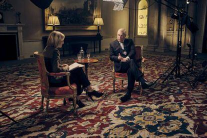 El príncipe Andrés, durante la entrevista con Emily Maitlis, periodista de la BBC, para el programa 'Newsnight'.