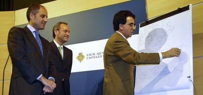 Francisco Camps, Alberto Fabra y Santiago Calatrava durante la presentación del acuerdo del Centre de Convencions de Castellón.