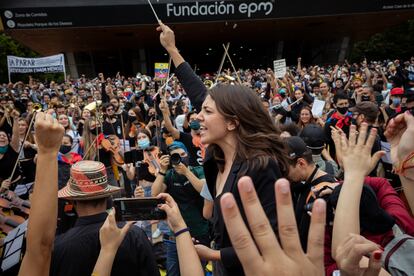 Susanna Boreal dirigió la Orquesta Sinfónica Revolucionaria durante las protestas en Colombia.