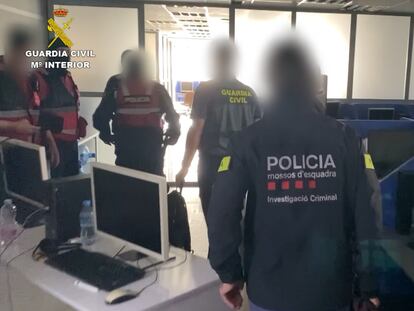Los Mossos y la Guardia Civil desarticulaban en Albania una red con 17.000 víctimas posibles en España.