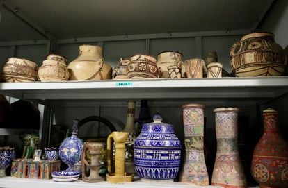 Cerámica procedente del norte de Marruecos. Es grande y variada la colección rifeña con la que cuenta el Museo Nacional de Antropología. A pesar de los muchos objetos conservados en el almacén, en la exposición permanente hay una amplia representación de esta colección.