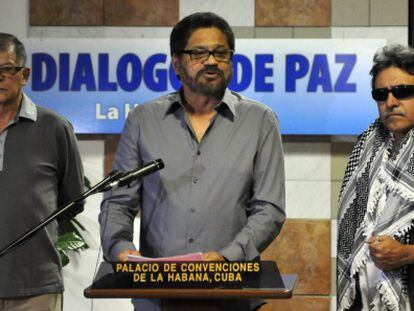 El segundo jefe de las FARC, Luciano Mar&iacute;n, habla en La Habana.