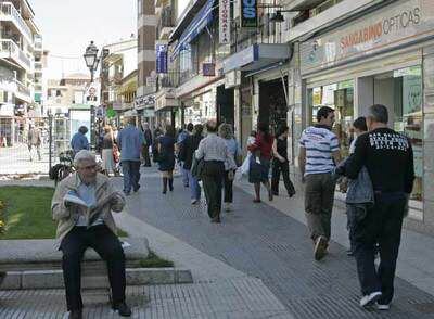 Una calle del centro de Torrejón de Ardoz el pasado mayo.