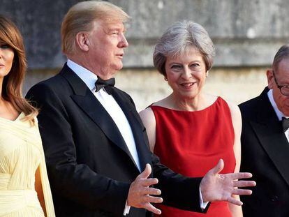 Desde la izquierda, Melania Trump, Donald Trump, Theresa May y Philip May antes de la cena de gala en el palacio de Blenheim, este jueves.