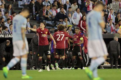 Los jugadores del Manchester United celebran el gol de su compañero Marcus Rashford.