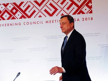 Mario Draghi sostiene que ha llegado el momento de aumentar los salarios.