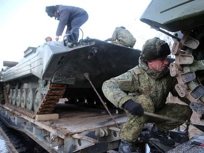 Maniobras militares en Bielorrusia este martes, en una imagen proporcionada por el Ministerio de Defensa bielorruso.