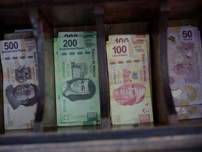 Los billetes en pesos mexicanos, en una tienda de cambio de divisas en Ciudad Juárez.