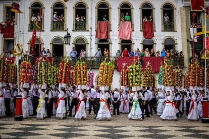 Participantes en la Festa dos Tabuleiros, que se celebrará el 7 de julio en la localidad portuguesa de Tomar.