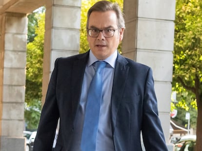 El juez José Ignacio Vilaplana, nuevo instructor del caso Ere, a su llegada al juzgado de Instrucción número 6 de Sevilla, el pasado septiembre.