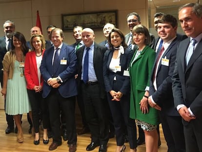 Las directivas de Cehat, las patronales tur&iacute;sticas y ABTA, tras la reuni&oacute;n celebrada esta ma&ntilde;ana en Madrid.