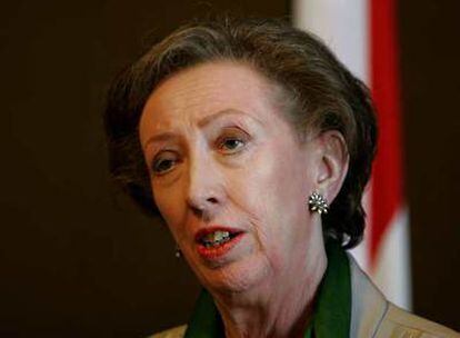 La ministra británica de Exteriores, Margaret Beckett, durante una rueda de prensa celebrada ayer en Londres.