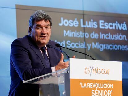 El ministro de Inclusión, Seguridad Social y Migraciones, José Luis Escrivá participa en el acto "La revolución sénior" organizado por 65 Y MÁS en la Cámara de España, en Madrid, este viernes. EFE/ Daniel González