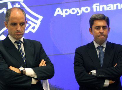 Francisco Camps y su vicepresidente Vicente Rambla, ayer, durante un acto en el Palau de la Generalitat.