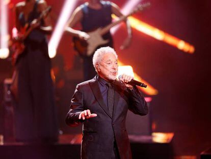 Tom Jones durante un concierto en la ceremonia de los premios Bambi en noviembre de 2017, en Berlín.